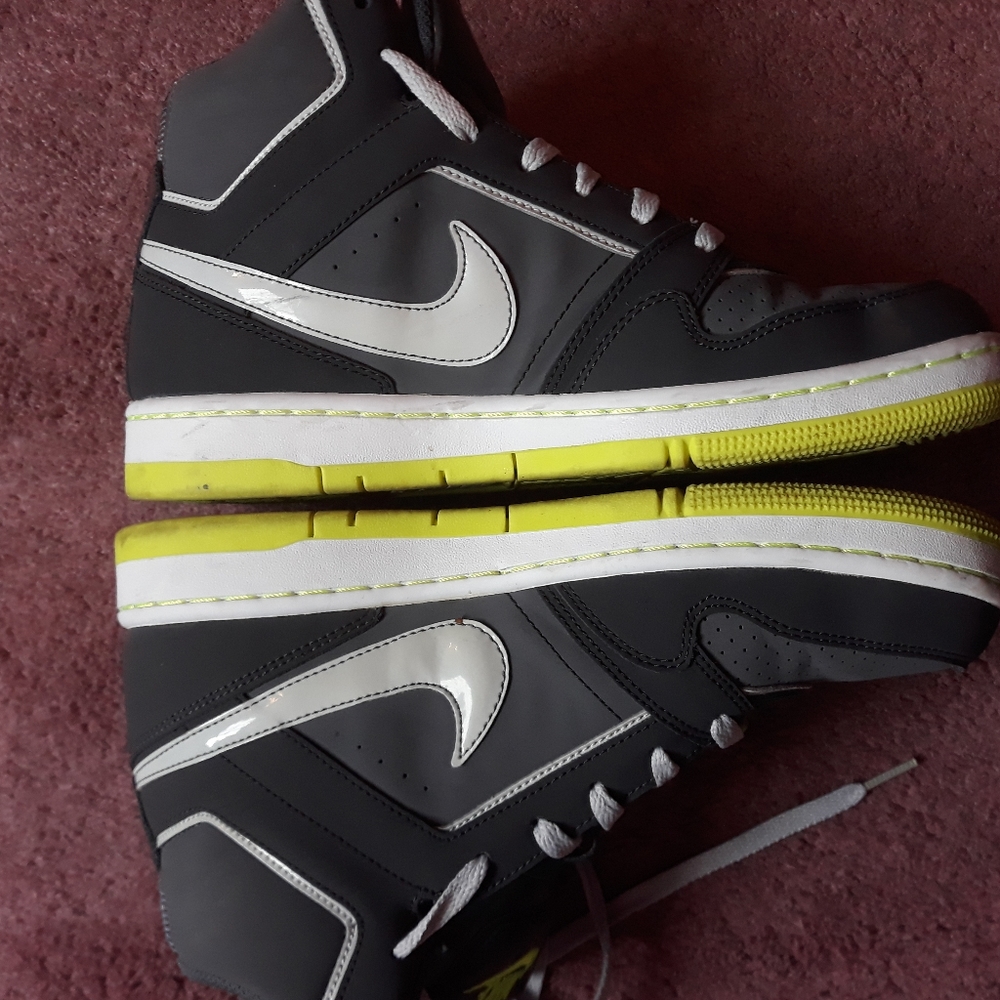 Womens Nike Air Prestige high shoes size 9.5